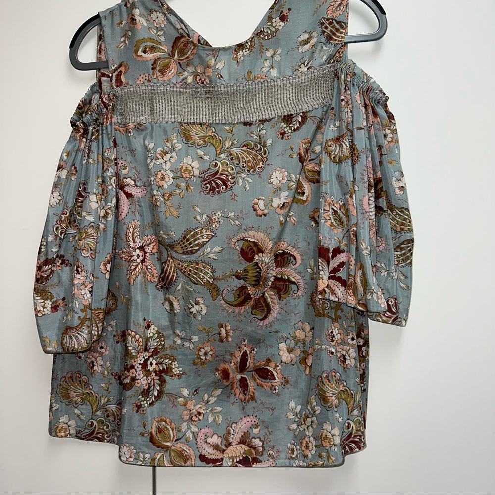 Atelier custom made batiste cold shoulder top